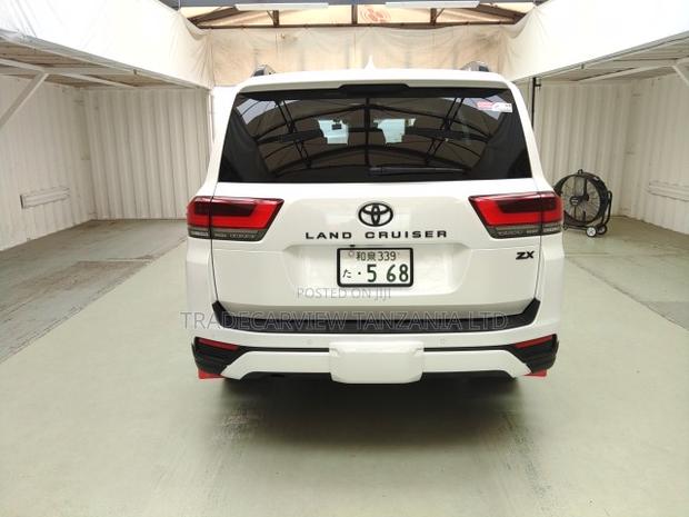 Toyota Land Cruiser LC300 2023 Pearl
