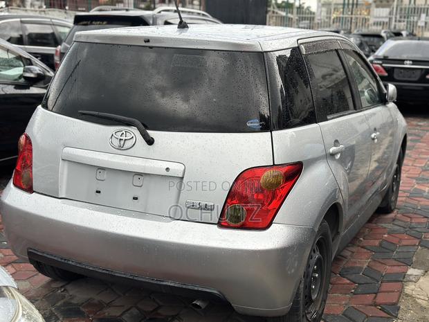 Toyota IST 2003 Silver