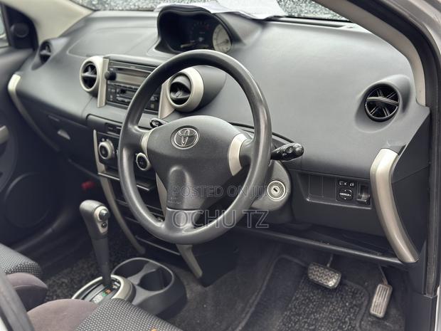 Toyota IST 2003 Silver