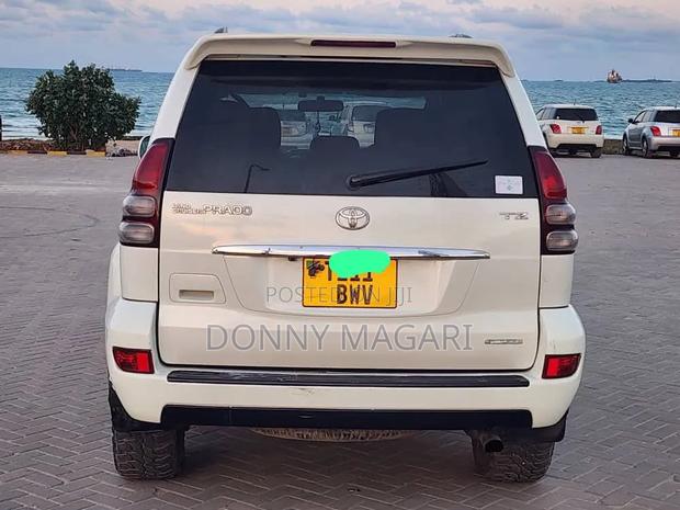 Toyota Land Cruiser Prado 2006 White