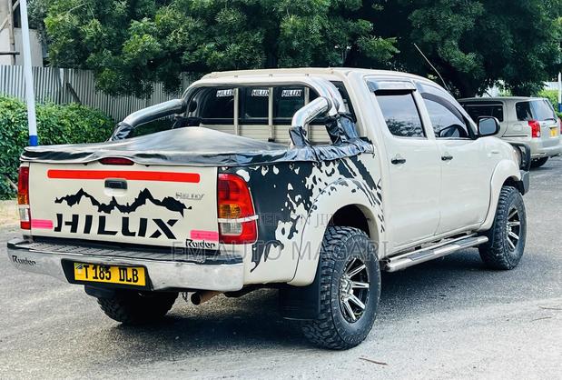 Toyota Hilux 2008 White