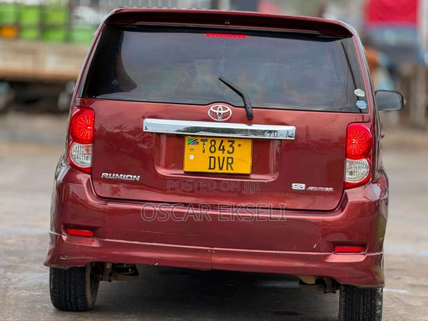 Toyota Corolla Rumion 2009 Maroon