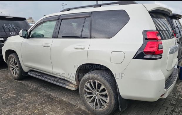 Toyota Land Cruiser Prado 2.8 2020 White