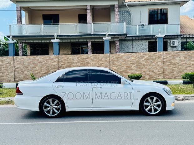 Toyota Crown Royale 2005 Pearl