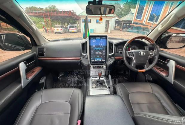 Toyota Land Cruiser 2011 Black