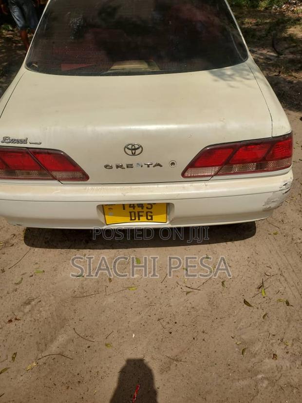 Toyota Cresta 2001 White