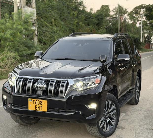 Toyota Land Cruiser Prado 2022 Black