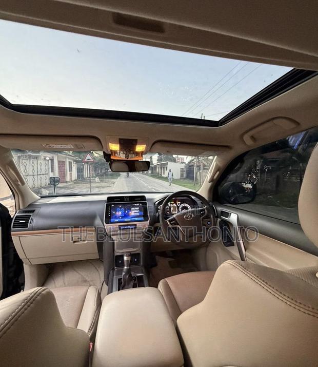 Toyota Land Cruiser Prado 2022 Black