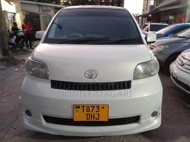 Toyota Porte 2005 White
