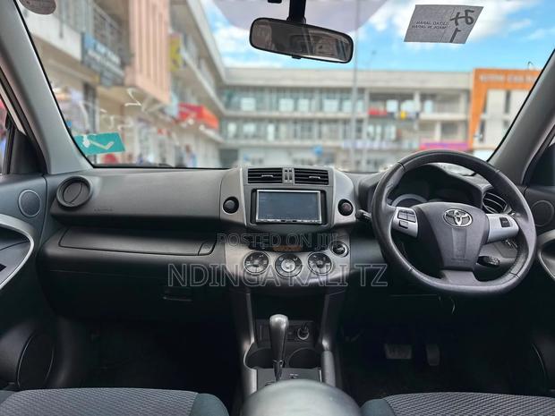 Toyota RAV4 2010 White