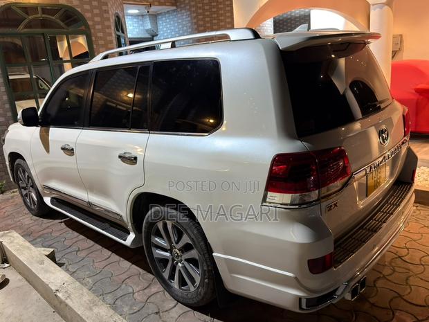 Toyota Land Cruiser 2016 White