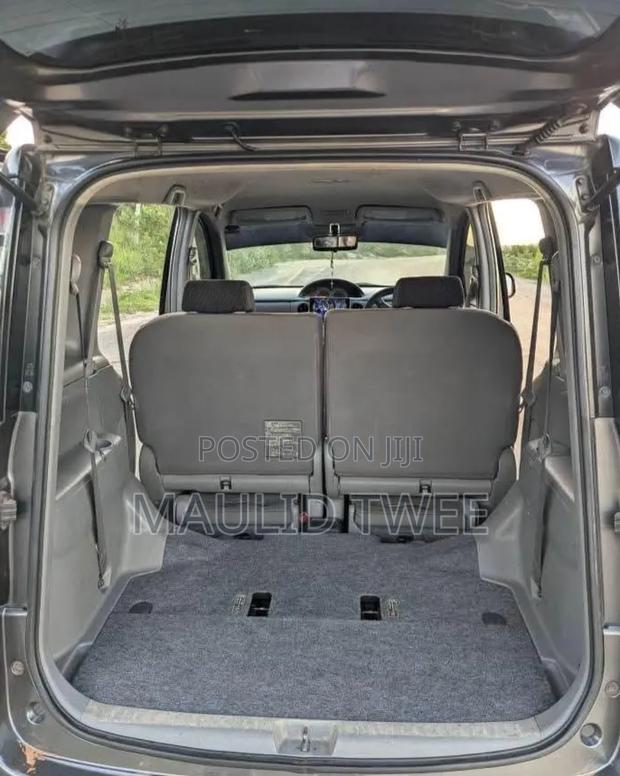 Toyota Sienta 2010 Gray