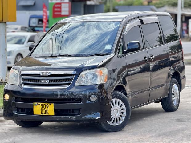 Toyota Noah 2007 Black