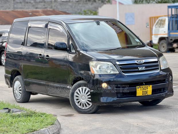 Toyota Noah 2007 Black