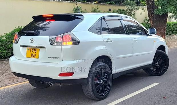 Toyota Harrier 2006 White