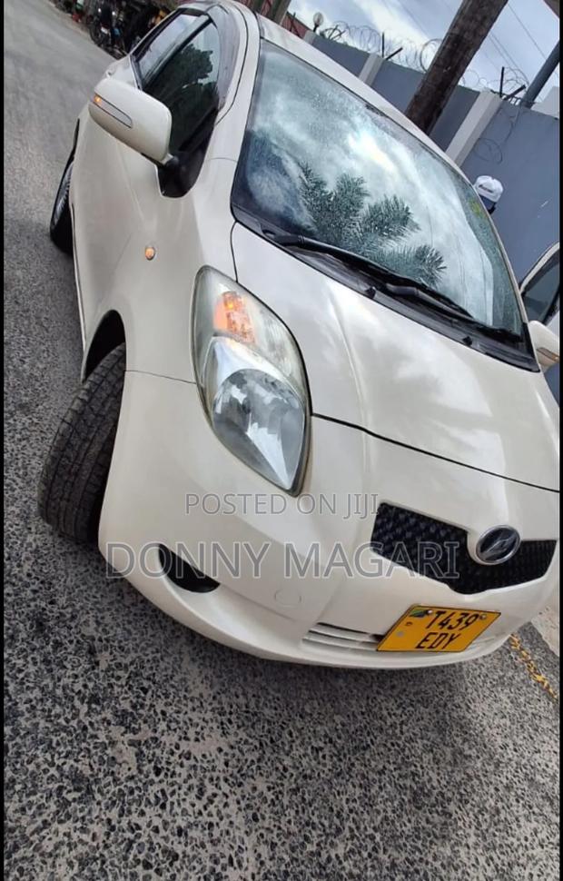 Toyota Vitz 2006 White