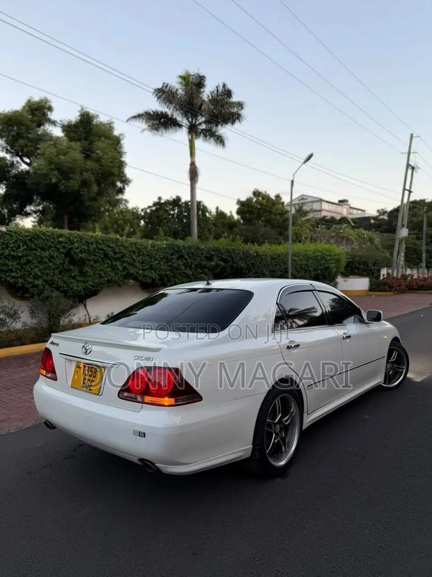 Toyota Crown 2007 White