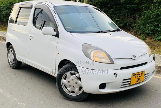 Toyota Fun Cargo 2003 White