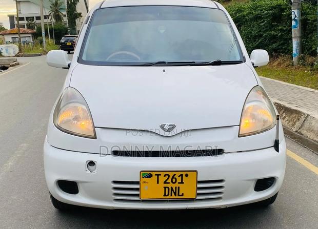 Toyota Fun Cargo 2003 White