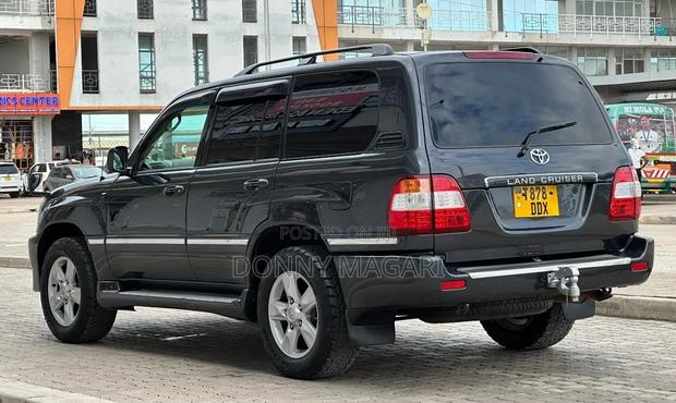 Toyota Land Cruiser 2005 Black