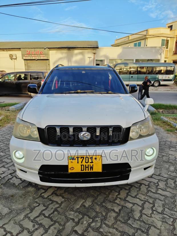 Toyota Kluger 2004 White