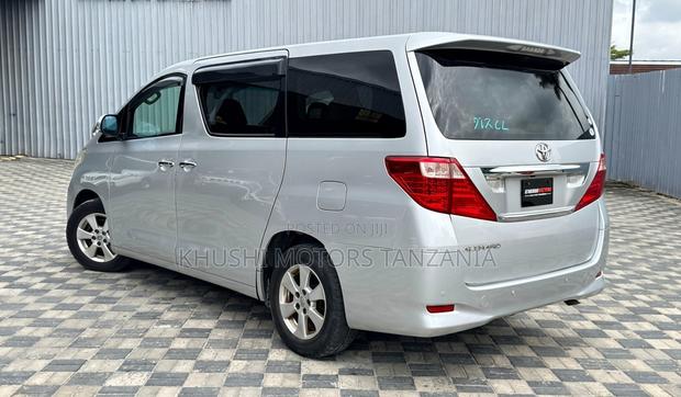 Toyota Alphard 2009 Silver