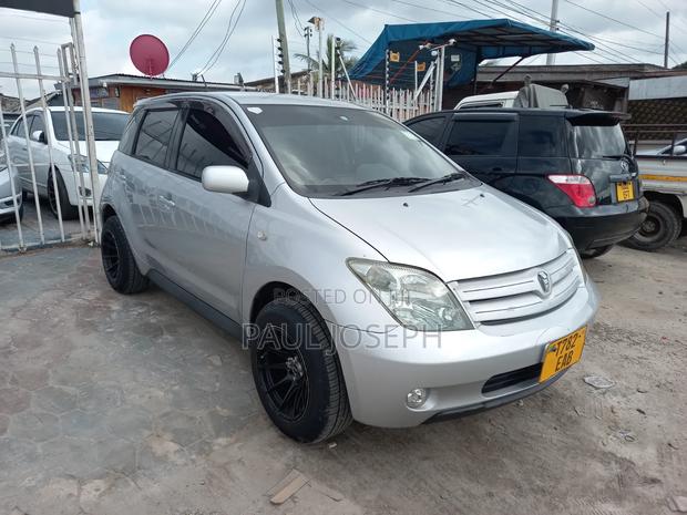 Toyota IST 2004 Silver