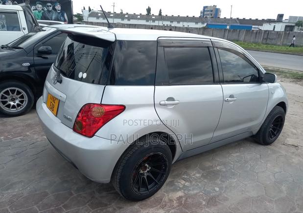 Toyota IST 2004 Silver