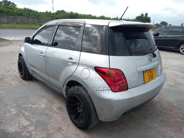 Toyota IST 2004 Silver