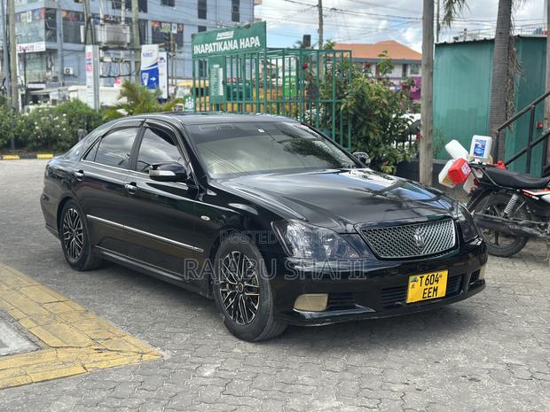 Toyota Crown Royale 2005 Black