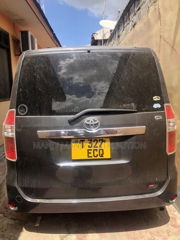 Toyota Noah 2.0 143hp AWD (7 Seater) 2007 Black