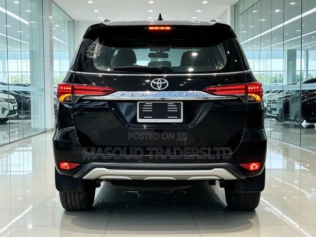 Toyota Fortuner 2017 Black