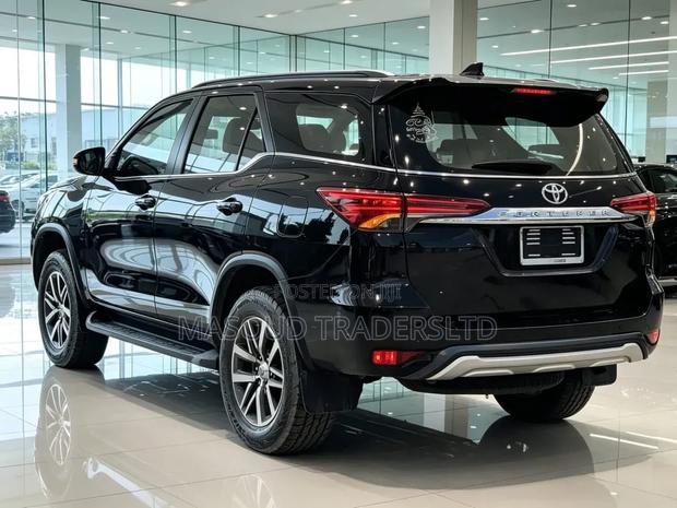 Toyota Fortuner 2017 Black