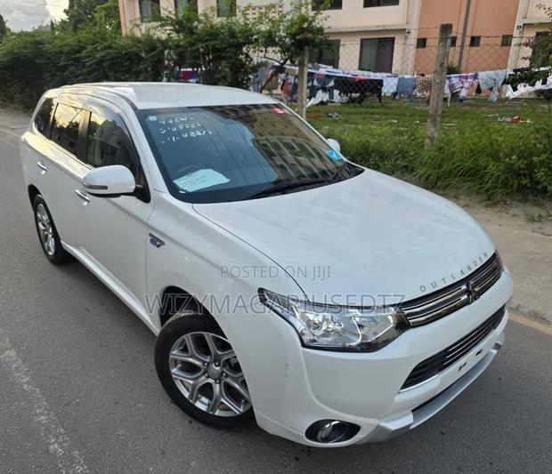 Mitsubishi Outlander 2015 White
