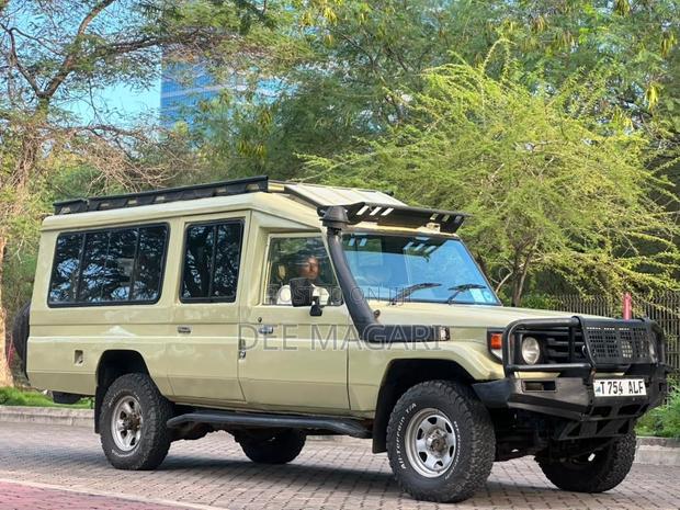 Toyota Land Cruiser 2006 Beige