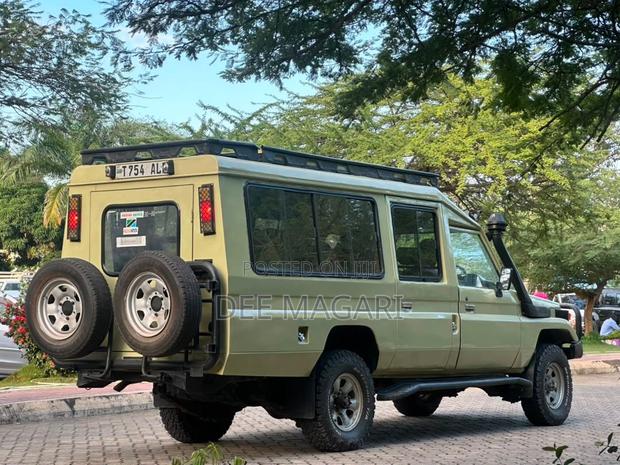Toyota Land Cruiser 2006 Beige