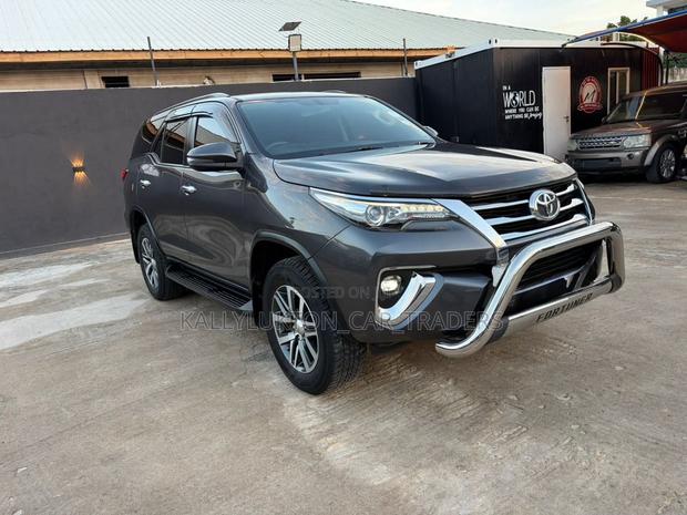 Toyota Fortuner 2017 Black