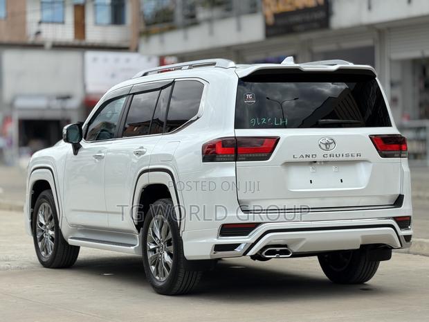 New Toyota Land Cruiser LC300 2025 White