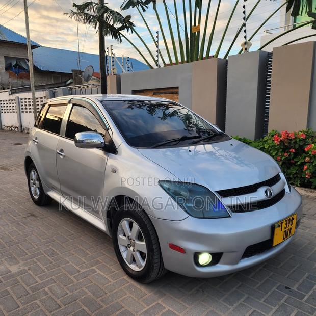 Toyota IST 2006 Silver