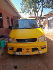 Toyota Noah 2001 Yellow for sale