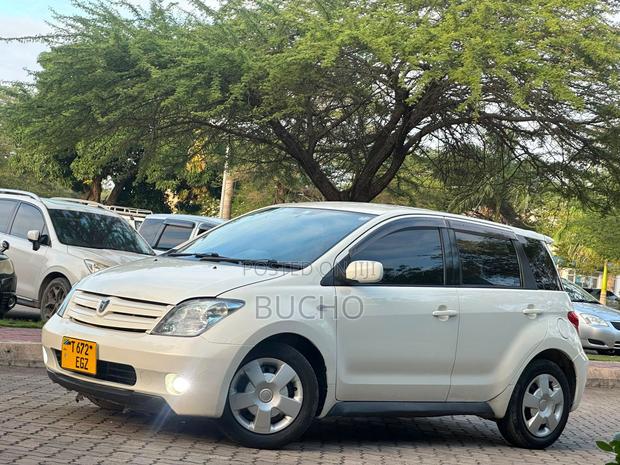 Toyota IST 2004 White