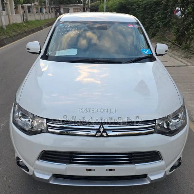 Mitsubishi Outlander 2015 White