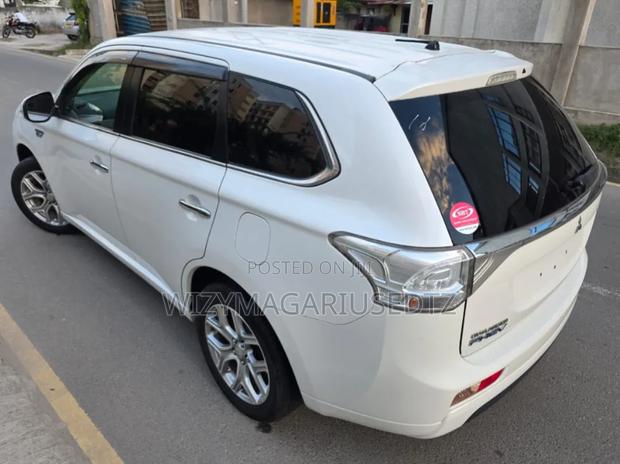 Mitsubishi Outlander 2015 White