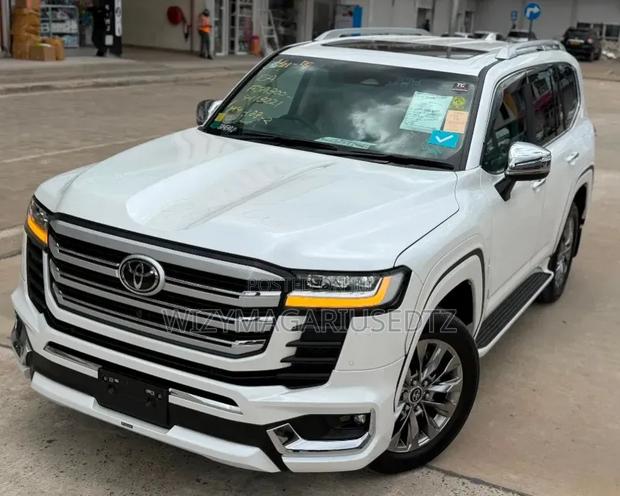 New Toyota Land Cruiser 2025 Off white