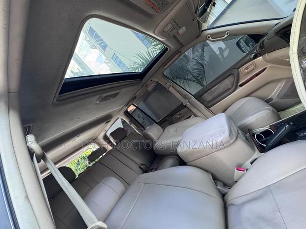 Toyota Land Cruiser HDJ 100 2001 Gold