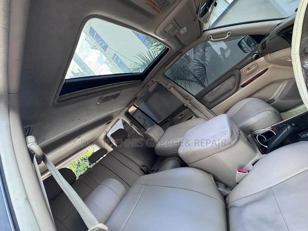 Toyota Land Cruiser HDJ 100 2001 Gold