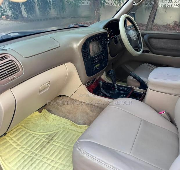 Toyota Land Cruiser HDJ 100 2001 Gold