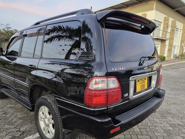 Lexus LX 470 Sport Utility 2004 Black