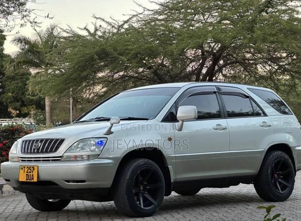 Toyota Harrier 2004 White