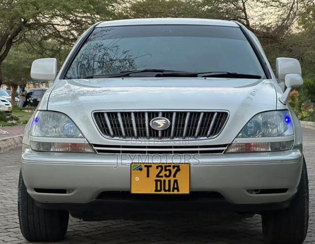 Toyota Harrier 2004 White